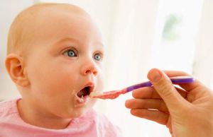 غذای کمکی نوزادان: توصیه ها و روش های تغذیه نوزاد